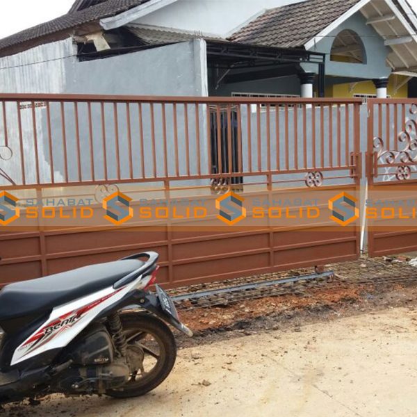 Pagar Besi Kokoh di Pasir Putih Sawangan Depok